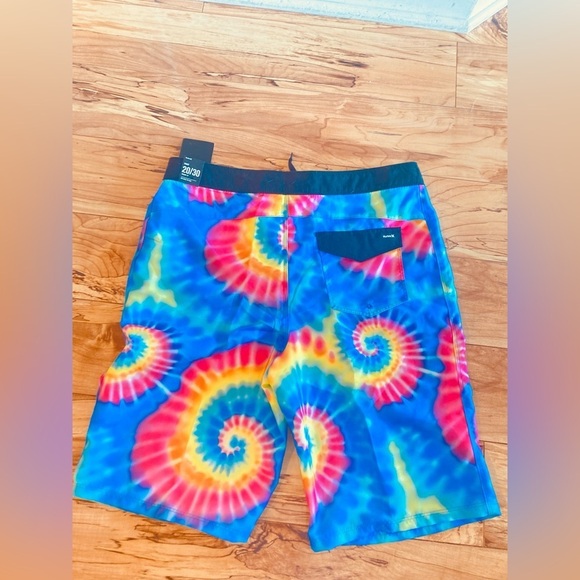 Hurley Board Shorts 20/30 tie dye size big boys 20 NWT colorful vibrant - Picture 2 of 6
